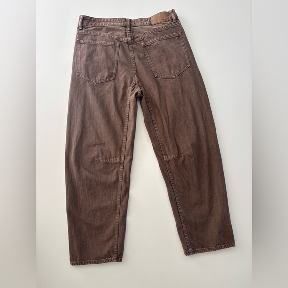 Madewell Darted Barrel Leg Jeans in driftwood brown - Picture 6 of 7